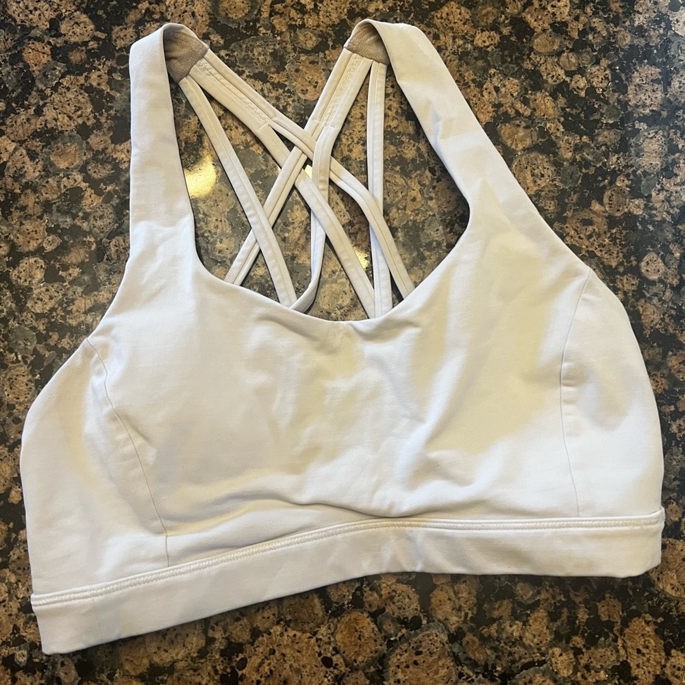 Lululemon free to be sports bra